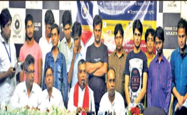 कोलकाता : ईरान में फंसे राज्य के 12 युवाओं की वतन वापसी, युवा स्वर्ण कारीगरों के पासपोर्ट आदि जब्त कर लिये थे