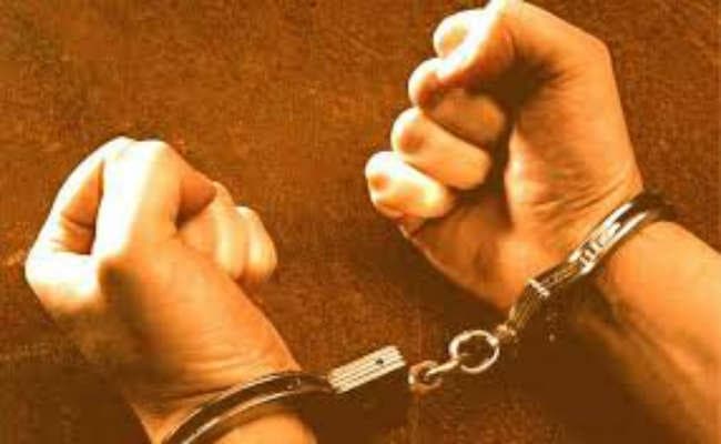 साइबर कैफे का मालिक गिरफ्तार, फर्जी आइडी से टिकट बुक कर बेचने का आरोप