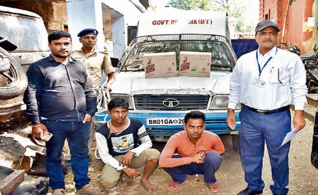 कैश वैन से विदेशी शराब की 3336 बोतलें बरामद