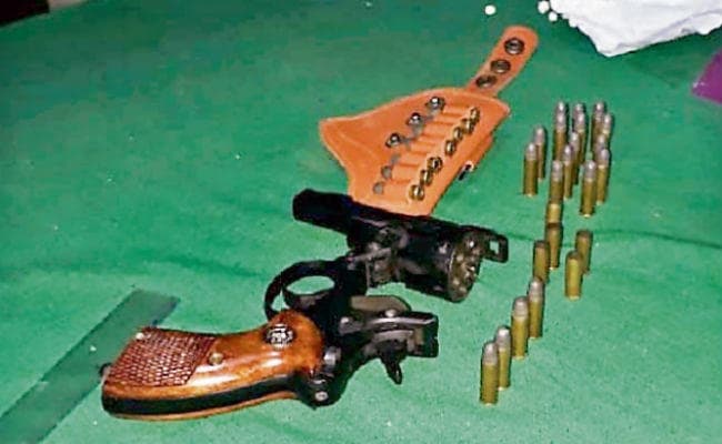 दरभंगा : अपराधी ने ओपी अध्यक्ष पर पिस्तौल तान कर उतरवायी वर्दी, गिरफ्तार