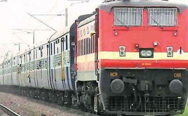 रेलवे का यात्रियों को दीपावली तोहफा, 15 प्रीमियम ट्रेनों से फ्लैक्सी किराया हटा