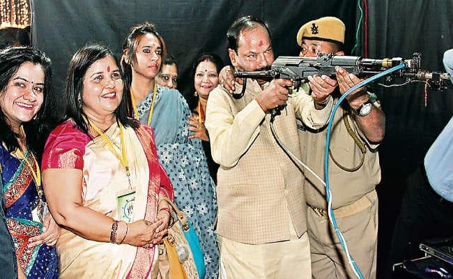 रांची : शहीदों के आश्रितों को पीएम आवास योजना के तहत मिलेगा घर : सीएम रघुवर दास