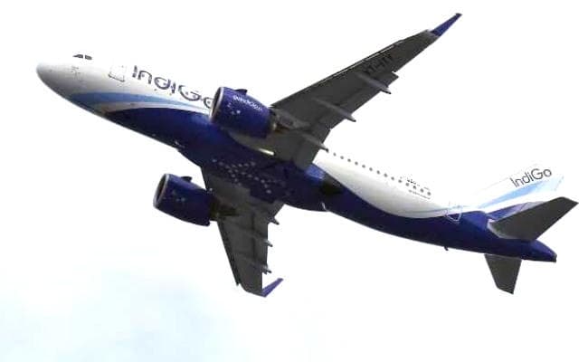 बंगाल : आसमान में दो विमान आमने-सामने, टकराते-टकराते बचे, बड़ा हादसा टला