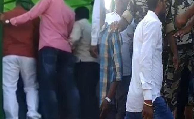 राजद की सभा में हंगामा, तेजस्वी की गैर मौजूदगी में मंच पर भिड़े पार्टी कार्यकर्ता