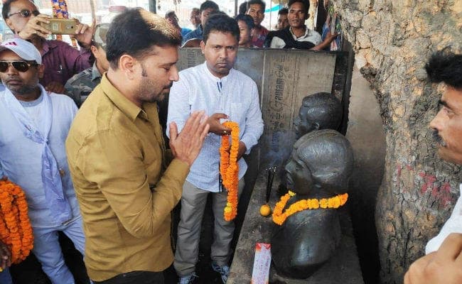 स्वराज स्वाभिमान यात्रा के तहत सुदेश महतो पहुंचे ईचागढ़ के शहीद अजीत महतो के गांव कुरली