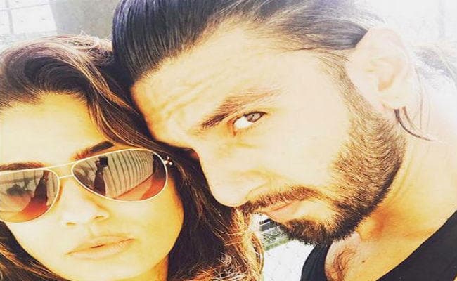 Trivia: जब रवीना टंडन ने रणवीर सिंह को निकलवाया था ''मोहरा'' से बाहर, जानें...