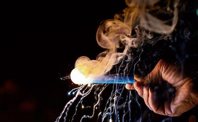 बिहार सरकार का निर्णय, दीवाली की रात आठ से दस बजे तक ही फोड़ सकेंगे पटाखे