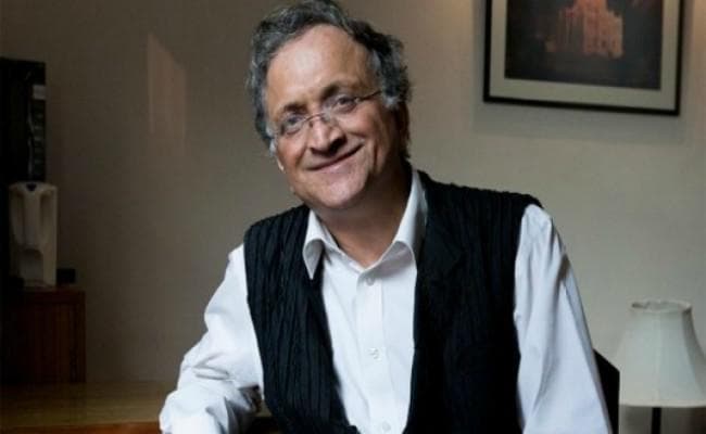 अहमदाबाद यूनिवर्सिटी में अध्यापन से रामचंद्र गुहा का इनकार, एबीवीपी ने बनाया कुलपति पर दबाव