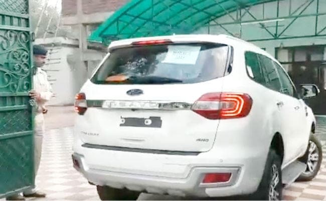 सुलह के लिए राबड़ी आवास पहुंची ऐश्वर्या की मां, राबड़ी आवास से बाहर निकले परिजनों ने मीडियाकर्मियों से नहीं की बात