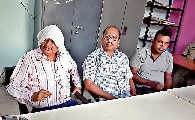 रामगढ़ में 14 हजार घूस लेते रेंजर, फॉरेस्टर व कंप्यूटर ऑपरेटर गिरफ्तार