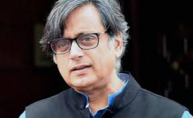 शशि थरूर पर आपराधिक मानहानि का केस दायर, नरेंद्र मोदी पर की थी आपत्तिजनक टिप्पणी