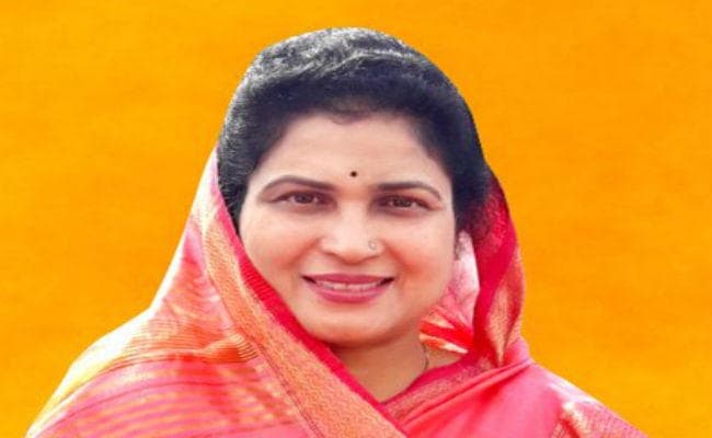 ये राजनीति अजब है : शिवराज के साला के बाद बाबूलाल की बहू ने अलापा बगावती राग