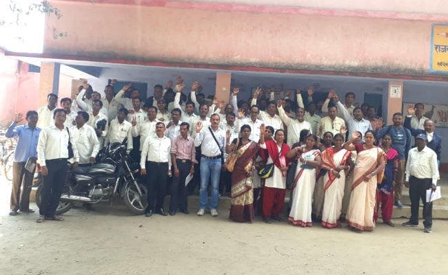 बोकारो : कसमार में शिक्षकों ने किया गुरु गोष्ठी का बहिष्कार, बीईईओ के व्यवहार पर जतायी नाराजगी