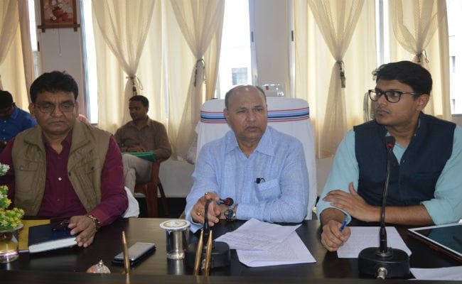 उपायुक्त ने दिया श्रम अधीक्षक का एक दिन का वेतन काटने का निर्देश