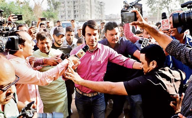 तलाक पर तेज प्रताप ने तोड़ी चुप्पी, बोले- राजनीतिक फायदे के लिए करायी शादी, चिंतित लालू ने नहीं खाया दोपहर का खाना