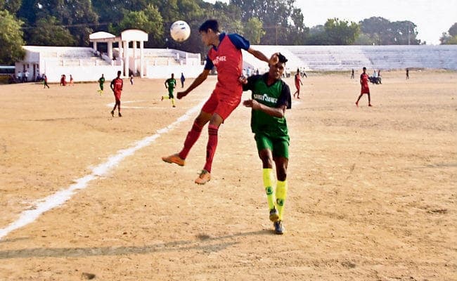 प्रभात खबर फुटबॉल टूर्नामेंट : दानापुर, समस्तीपुर, मधेपुरा और रोहतास अगले दौर में, मोतिहारी पहुंचा प्री क्वार्टर में