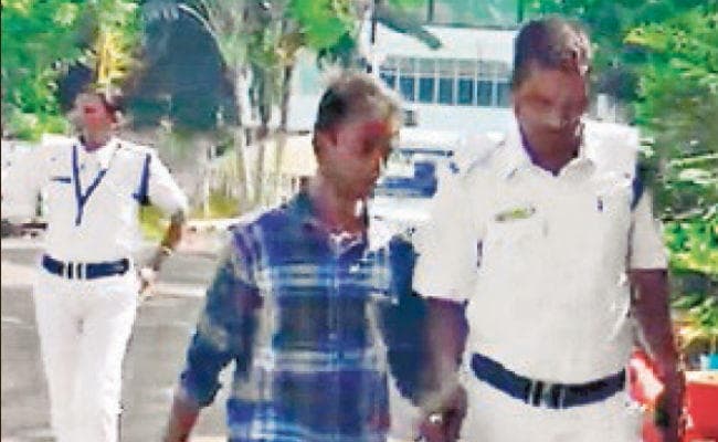 कोलकाता : एयरपोर्ट से बांग्लादेशी नागरिक गिरफ्तार