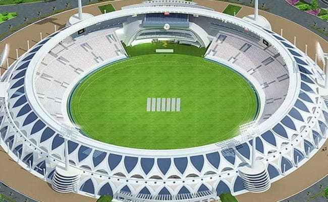 दिवाली से पहले नवाबों के शहर लखनऊ में 24 साल बाद फूटेंगे चौके-छक्कों के पटाखे