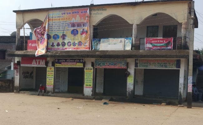 सिमडेगा : मंदिर से माता की मूर्ति चोरी की घटना के विरोध में दिनभर बंद रहा कुरडेग