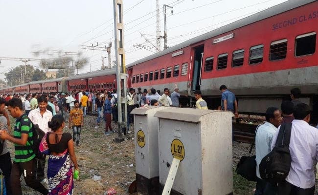 बड़ा रेल हादसा टला : दानापुर में आनंद बिहार जा रही जनसाधारण एक्सप्रेस के 4 डिब्बे पटरी से उतरे
