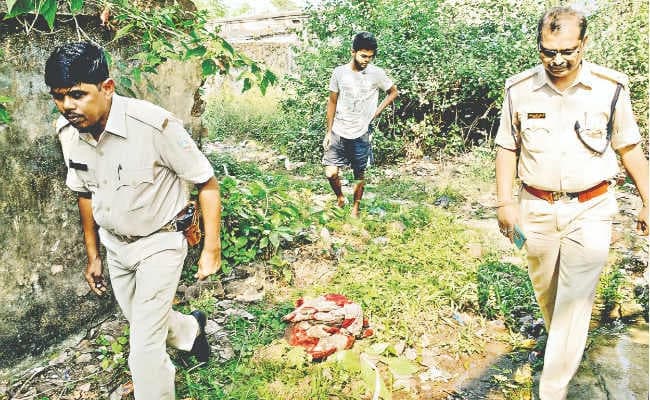 साकची थाना कैंपस के खंडहर क्वार्टर में मिली सड़ी गली लाश, एक साल से बंद है क्वार्टर