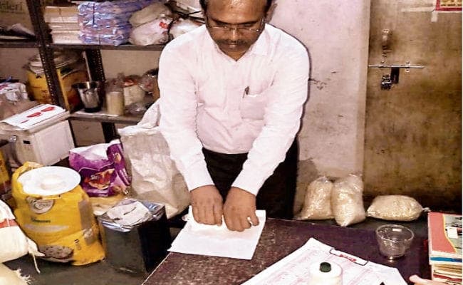 पटना : पटना : 10 दुकानों पर छापे, 5 को नोटिस, एक पर केस