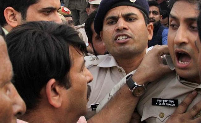 BJP सांसद मनोज तिवारी ने अमानतुल्लाह को दाऊद का गुर्गा कहा, दर्ज करायेंगे FIR