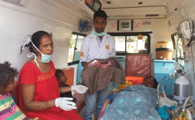बानो रेलवे स्टेशन पर महिला ने बच्ची को जन्म दिया