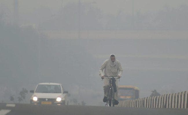 दिवाली से पहले बिगड़ी दिल्ली की हवा, धुंध में लिपटा महानगर; प्रदूषण का स्तर ‘बेहद खराब''