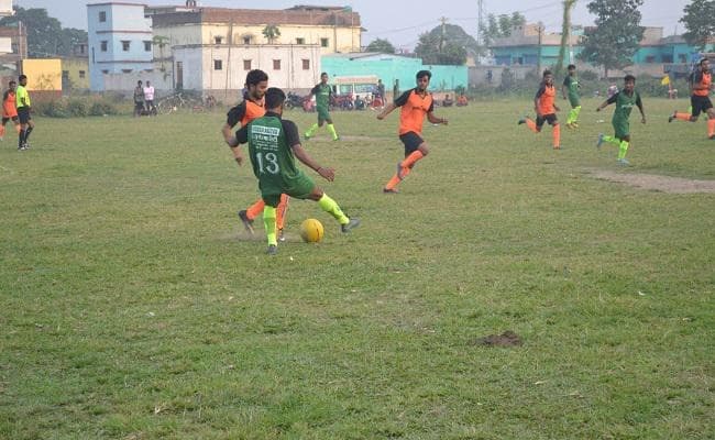 #Aaogoalkare : प्रभात खबर फुटबॉल टूर्नामेंट : एकतरफा मुकाबले में पूर्णिया ने किशनगंज को 3-0 से किया पराजित