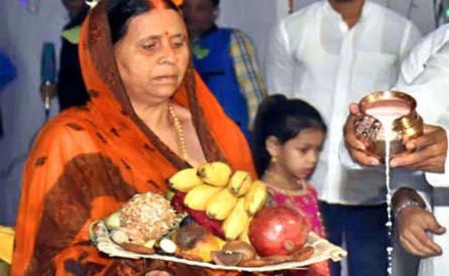 पटना : इस बार भी छठ करेंगी राबड़ी, पर तेज प्रताप का नहीं मिलेगा साथ