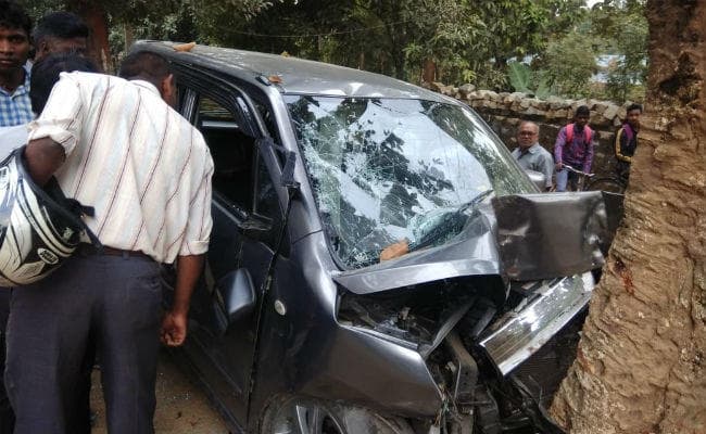 कोरबा माइंस के अभियंता की सड़क हादसे में मौत, पत्नी व बेटा घायल