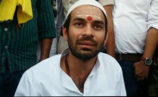 पटना : वृंदावन के लिए निकले तेज प्रताप ने बनारस में जमाया डेरा