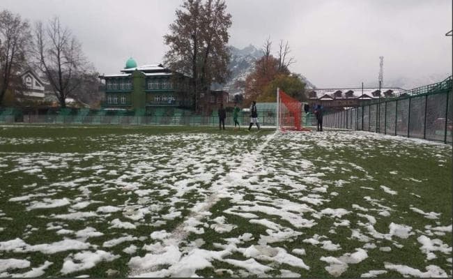 WHATT! इन जगहों पर अभी से जमने लगी बर्फ, बारिश और हिमपात के बाद और बढ़ेगी ठंड