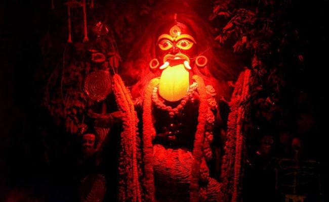 Happy Diwali: लंदन में काली पूजा के साथ मनाया जाएगा दीपावली त्योहार