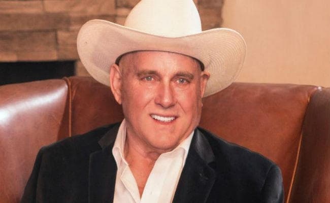 अमेरिका मध्यावधि चुनाव : डोनाल्ड ट्रंप की पार्टी से वेश्यालय चलाने वाले मृत व्यक्ति को मिली जीत, जानें...