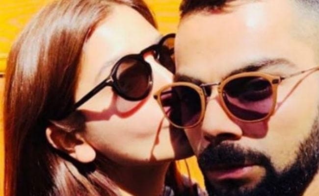 कोहली ने अनुष्का संग मनायी दिवाली, शेयर की यह रोमांटिक तस्वीर