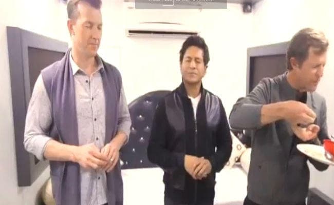 VIDEO: दिवाली में इन दोनों क्रिकेटरों को छकाते नजर आये तेंदुलकर