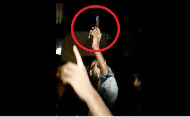 सहरसा : बर्थ डे पार्टी में तमंचे पर डिस्को का वीडियो हुआ वायरल, देखें वीडियो