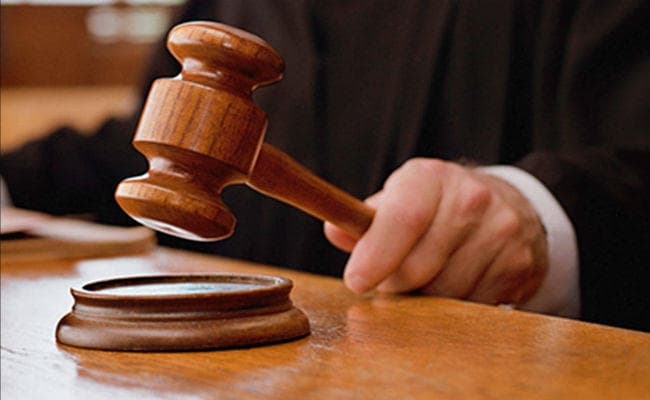 बॉलीवुड सितारों से नहीं मिलवाने से खफा व्यापारी ने बहरीन के किंग के चचेरे भाई को कोर्ट में घसीटा