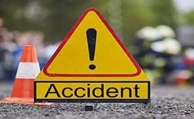 पुलिस वाहन ने इलाज कराने जा रहे बाइक सवार मां-बेटा और बहू समेत 4 लोगों को कुचला, रेफर