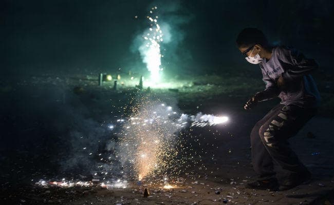 दिवाली के बाद दिल्ली की हवा हुई और जहरीली, एक्यूआई 642, 2017 के 367 के आंकड़े से दोगुना