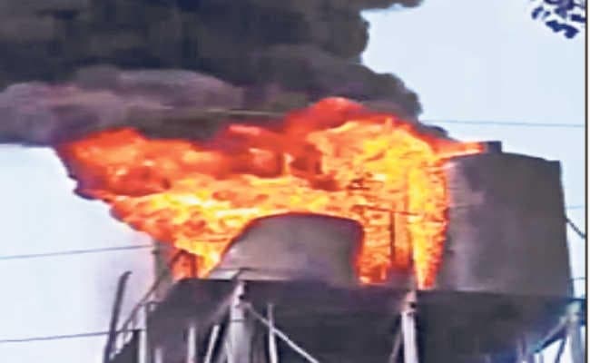 पानी टंकी में लगी भीषण आग