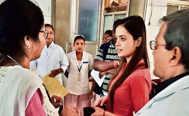 रांची : .....जब एसडीओ ने सदर अस्पताल का किया औचक निरीक्षण, कहा- मरीजों के इलाज में कोताही न बरतें