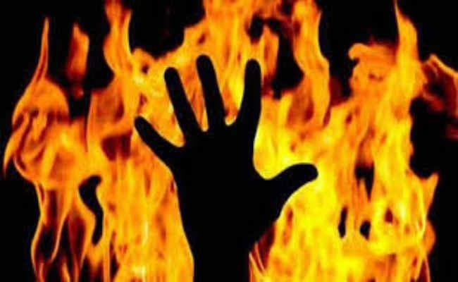 समाहरणालय परिसर में महिला ने किया आत्मदाह का प्रयास