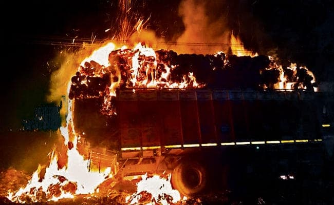 पटाखे की चिनगारी से लगी आग, करोड़ों का नुकसान, दरभंगा में झुलसने से गयी बच्चे की जान