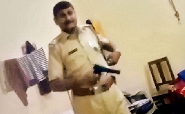 बिहार : गोपालगंज में थाने में तैनात दारोगा का रिश्वत मांगते वीडियो वायरल, निलंबित