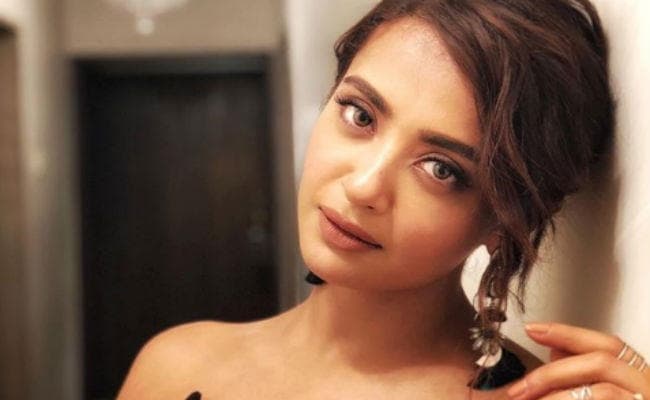 प्रेग्‍नेंट हैं ''हेट स्‍टोरी 2'' एक्‍ट्रेस सुरवीन चावला, गुपचुप रचाई थी शादी