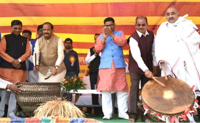 गुमला में बोले CM रघुवर दास- कार्तिक उरांव के सपनों के झारखंड का निर्माण करें