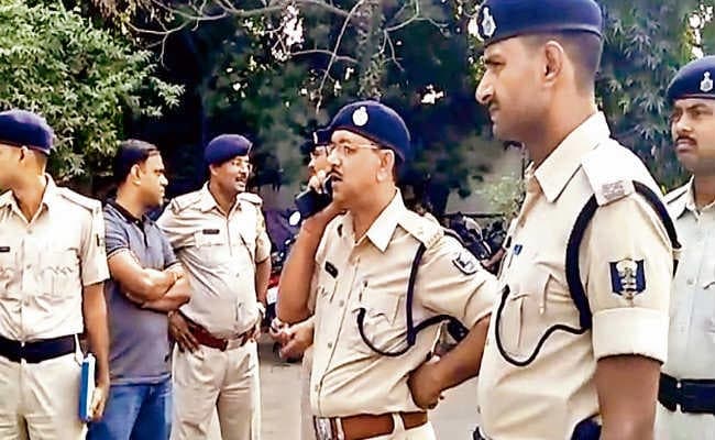 पुलिस लाइन बवाल : सीएम से मिलने जा रहीं महिला सिपाहियों को पुलिस ने रोका